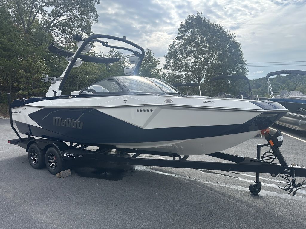 2025 Malibu Boats 23 LSV