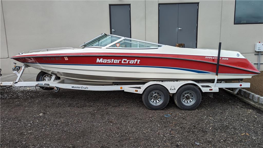 1993 MasterCraft Maristar 225