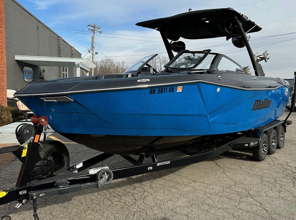 2023 Malibu Boats 26 LSV