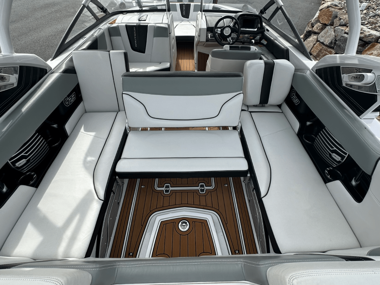2015 Nautique G23