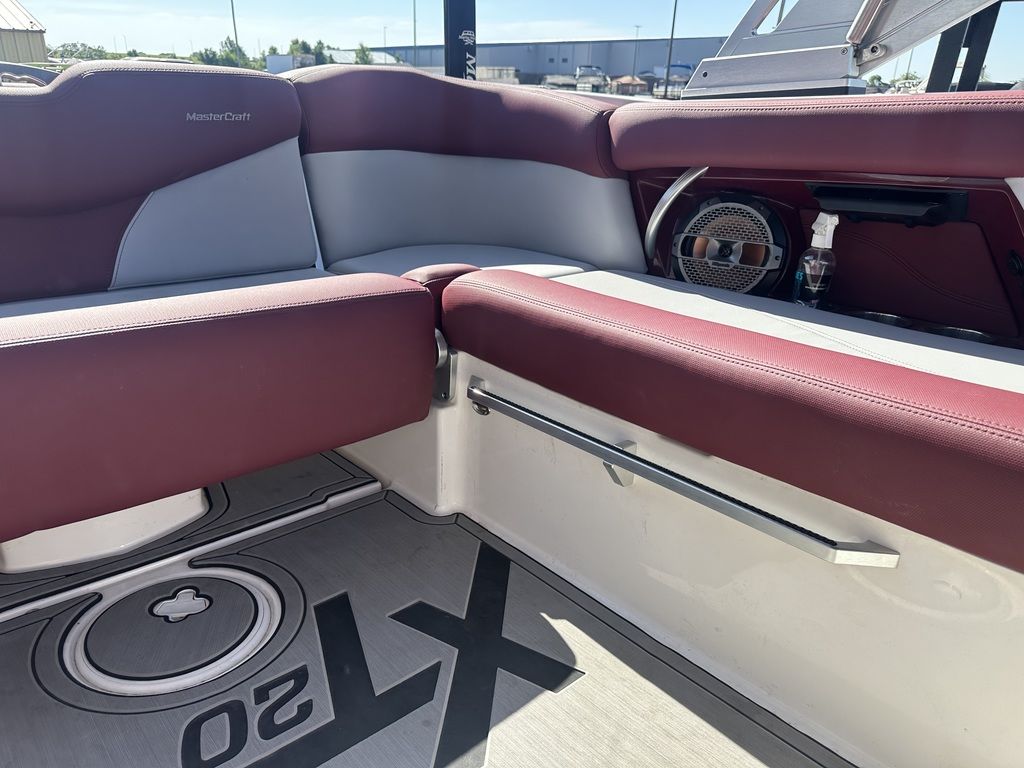 2022 MasterCraft XT20