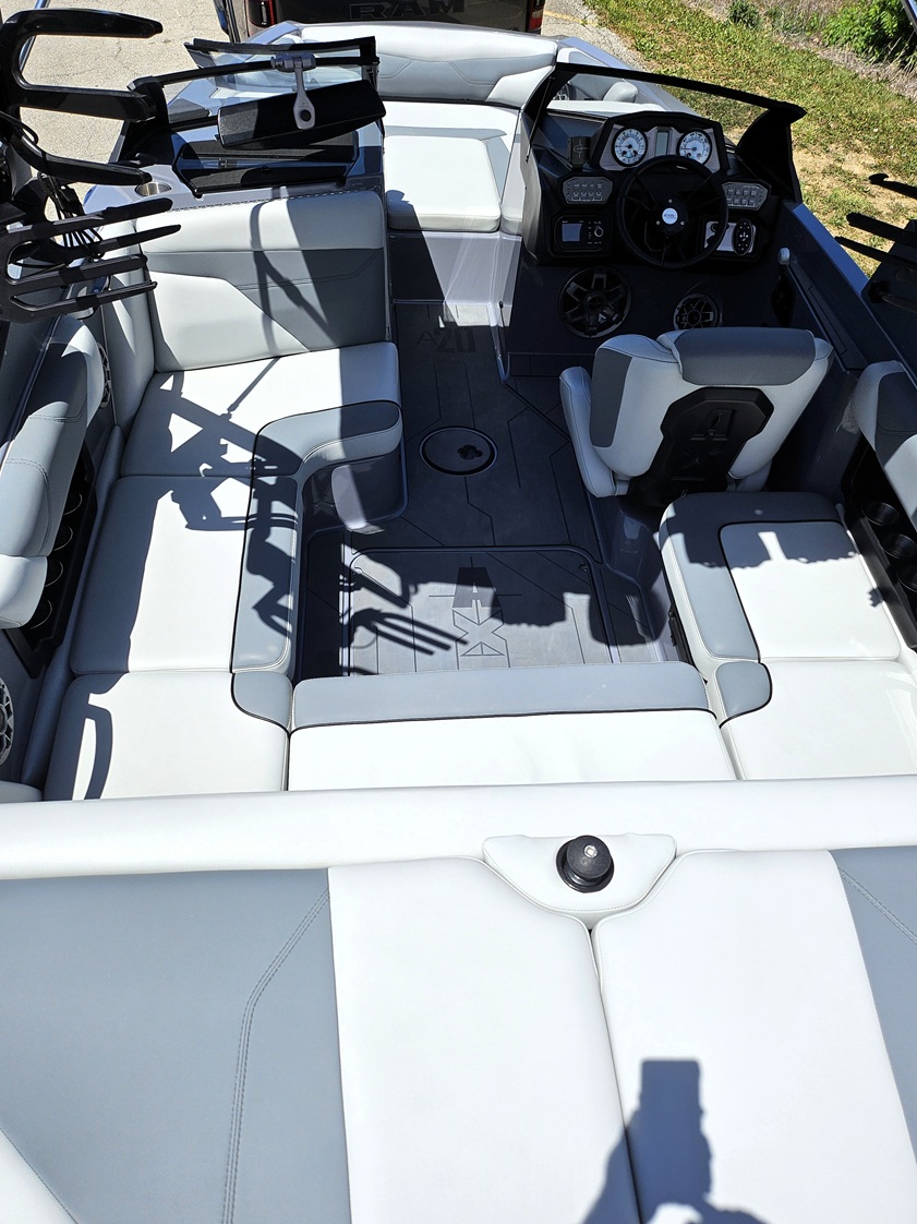 2021 Axis A20     Low Hours  Loaded with options