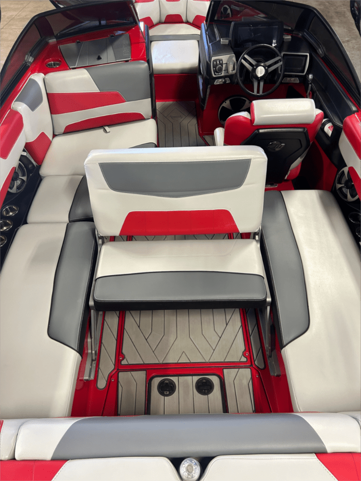 2019 Malibu 22 LSV
