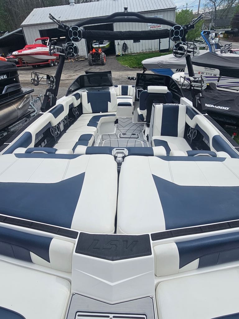2021 Malibu Boats Wakesetter 25 LSV