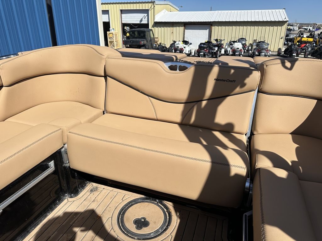 2021 MasterCraft XT21