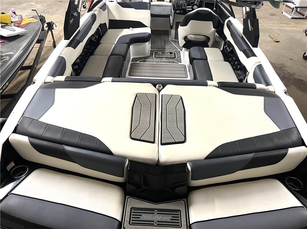 2018 Malibu 23LSV Icon
