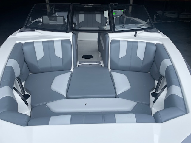 2024 Malibu 21 LX-r