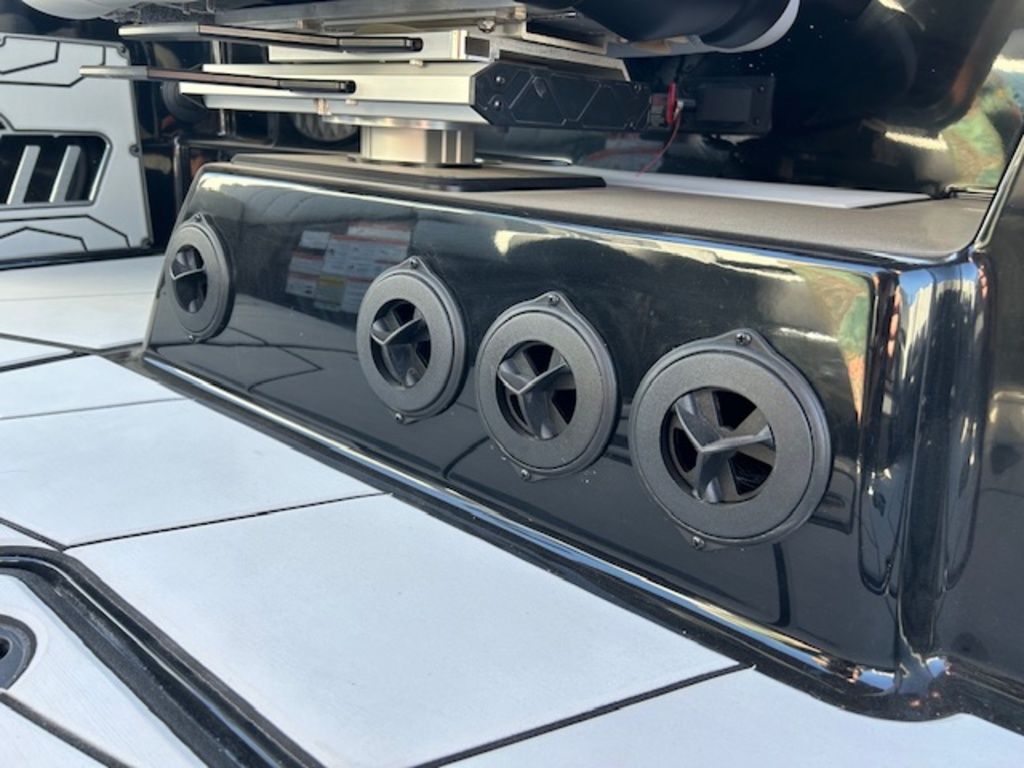 2025 Malibu Boats 25 LSV