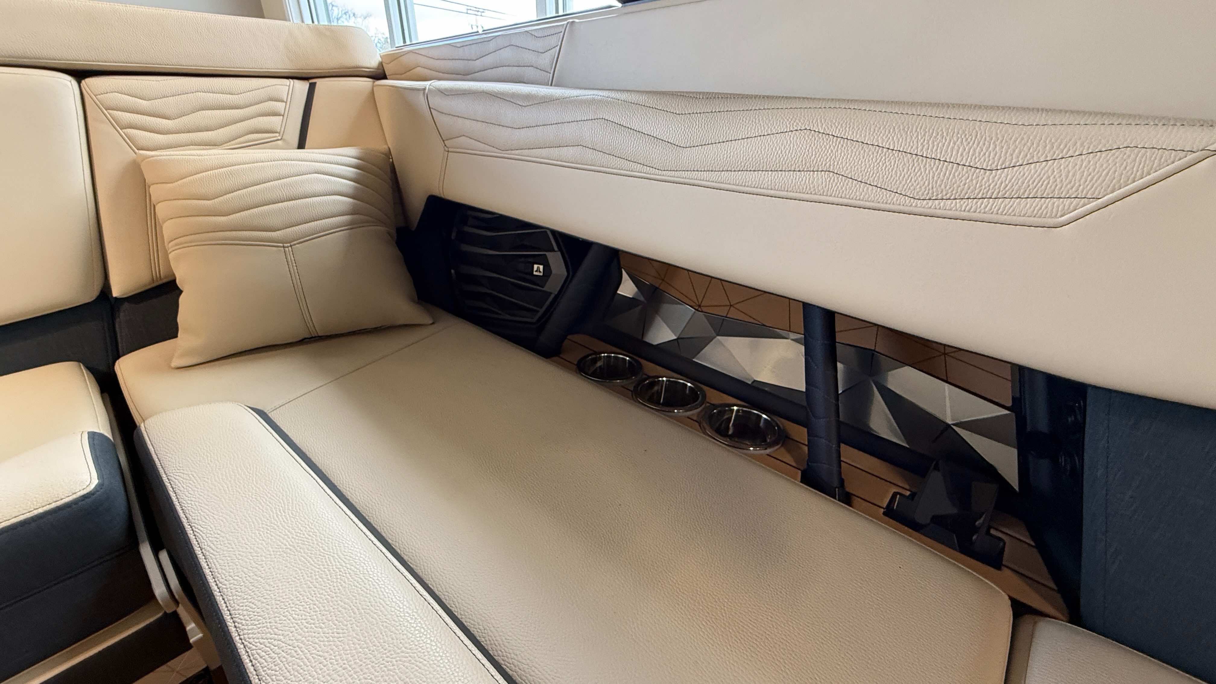 2025 Nautique G23