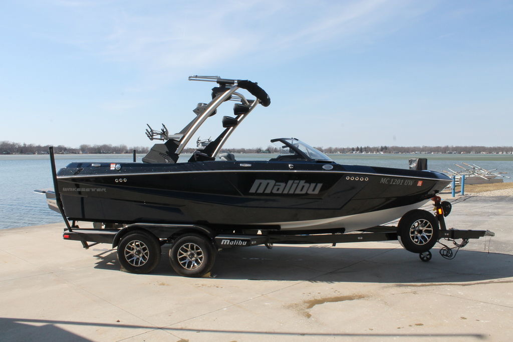 2023 Malibu Boats 21 LX