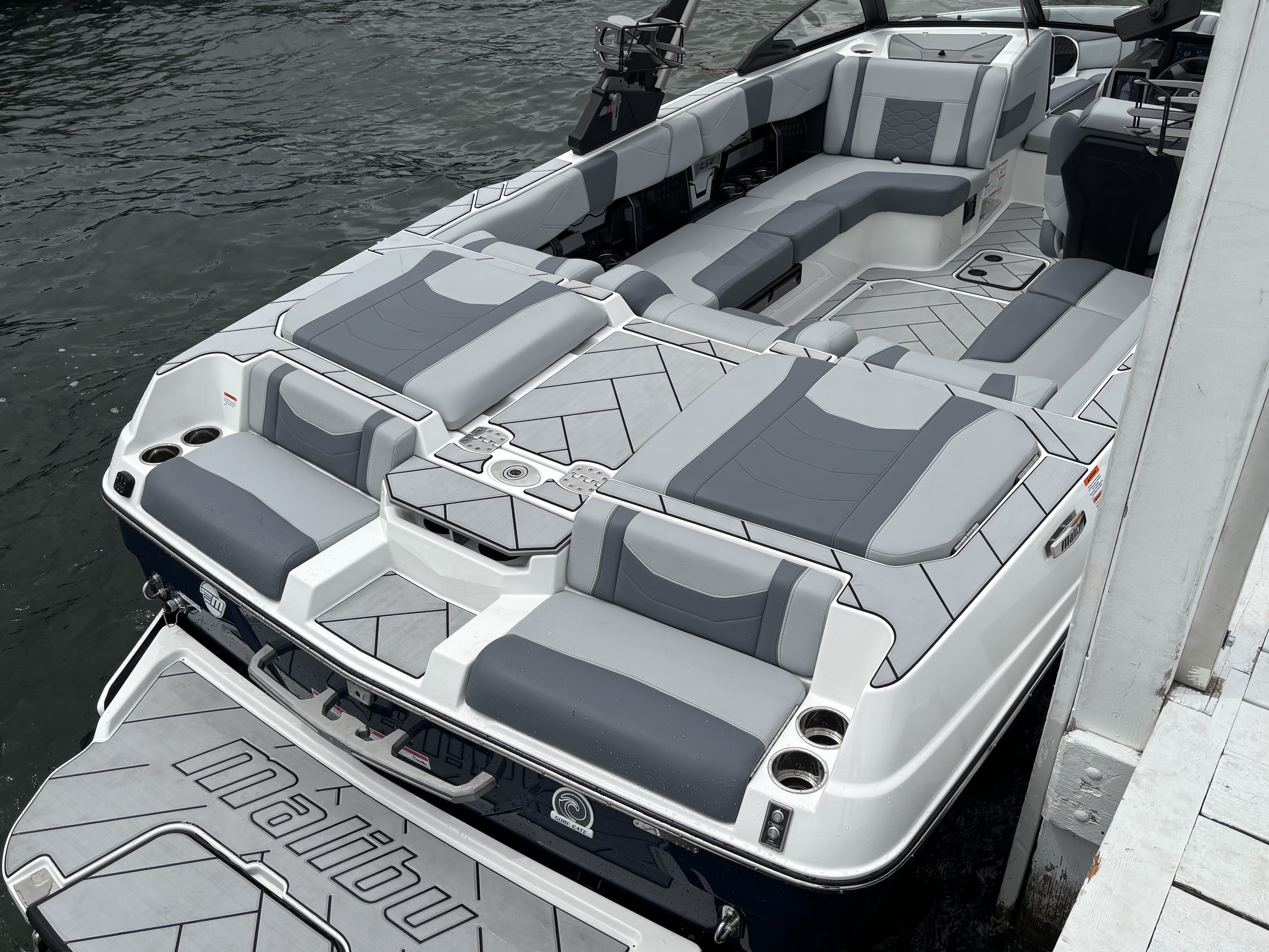 2024 Malibu 23 LSV