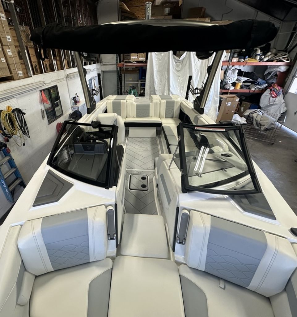 2024 Malibu Boats 23 LSV