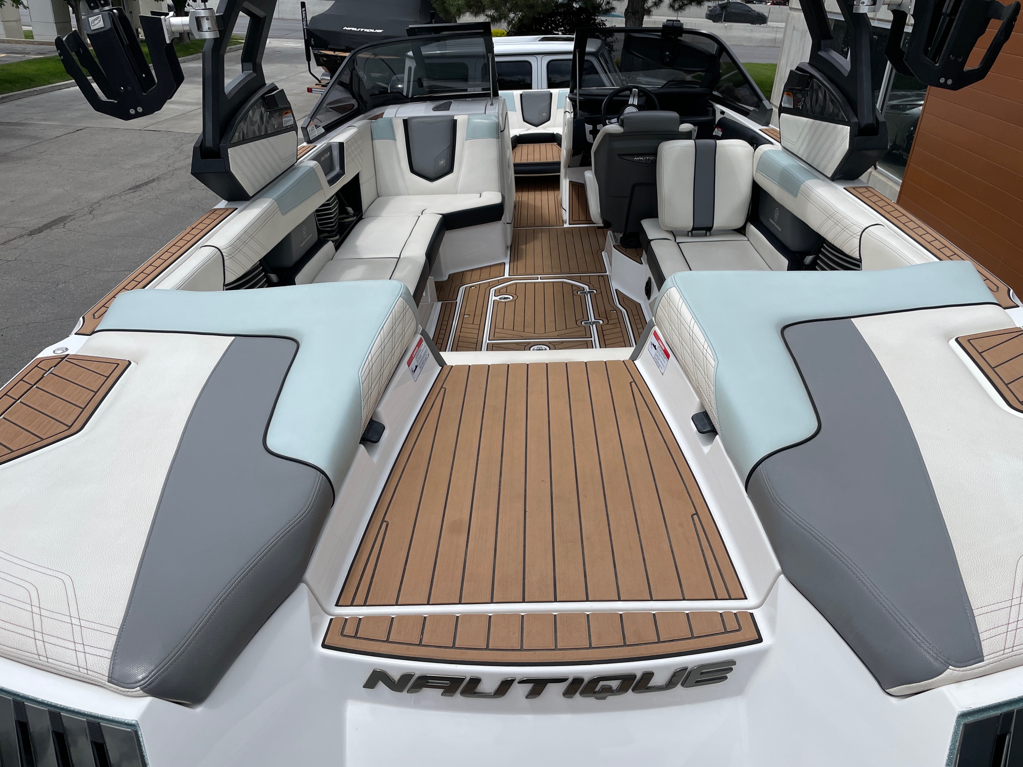 2019 NAUTIQUE G25 W/XR7 550HP SUPERCHARGED POWER PLANT