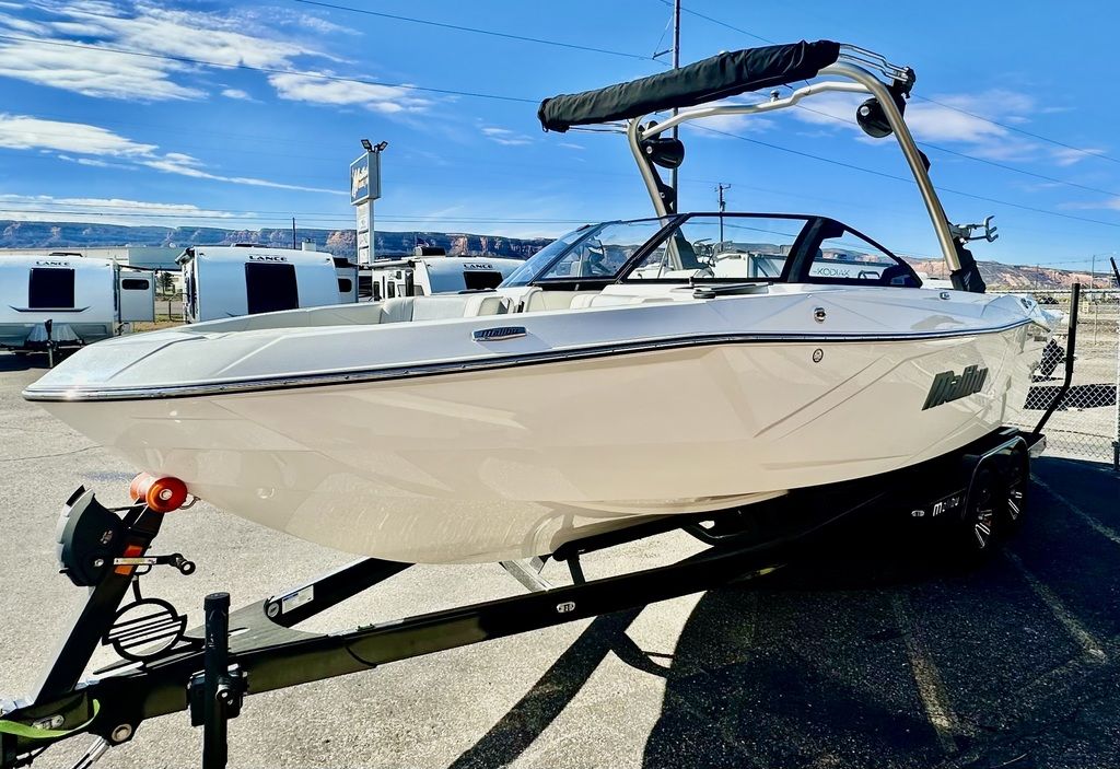 2024 Malibu Boats 23 LSV