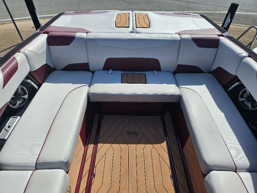 2018 Malibu 23 LSV