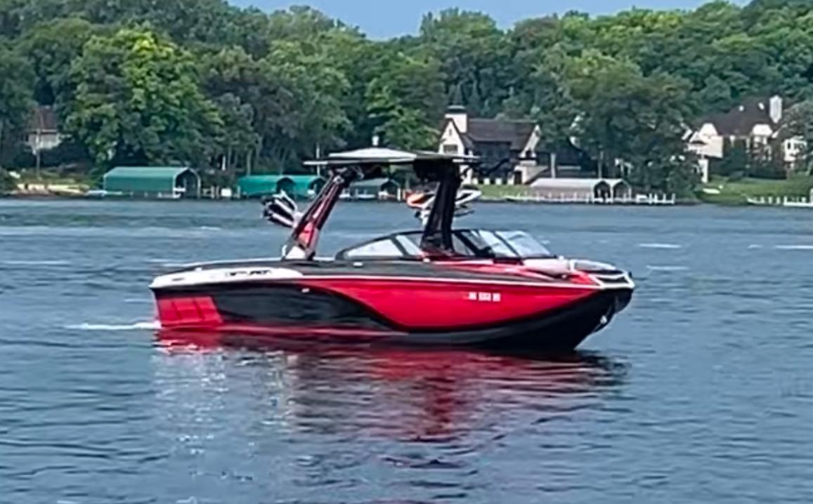 2021 Centurion Ri257 – LOADED w/ added Stern Thruster! Icon