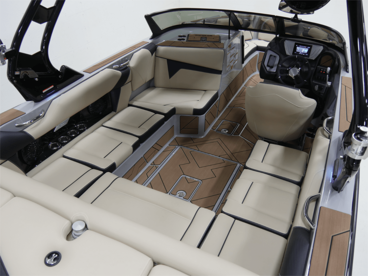 2025 Supreme S220 – Onyx Black