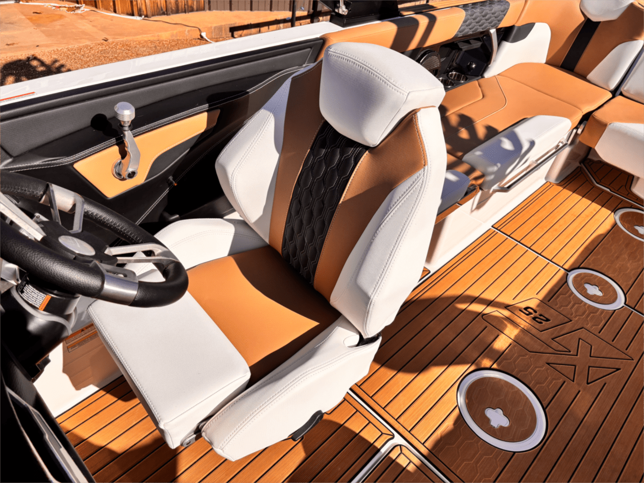 New 2024 MasterCraft XT25