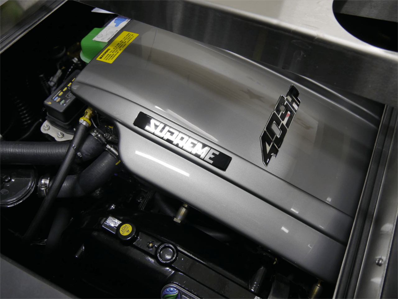 2025 Supreme S220 – Onyx Black