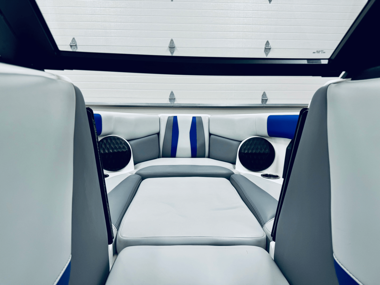 2023 Malibu 22 LSV Icon