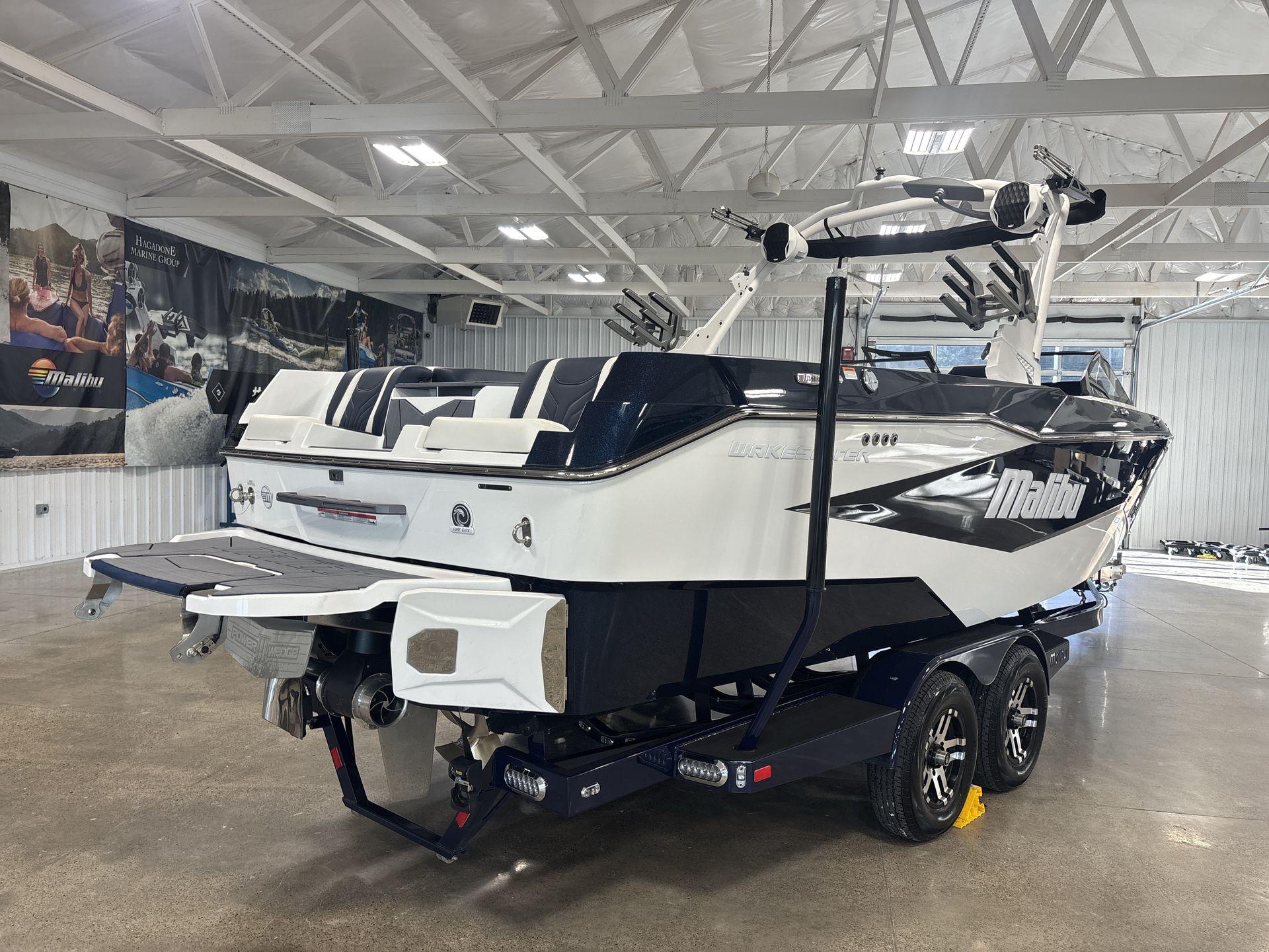 2025 Malibu 25 LSV