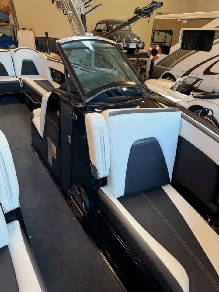 Excellent Condition Low Hour 2020 Mastercraft XStar