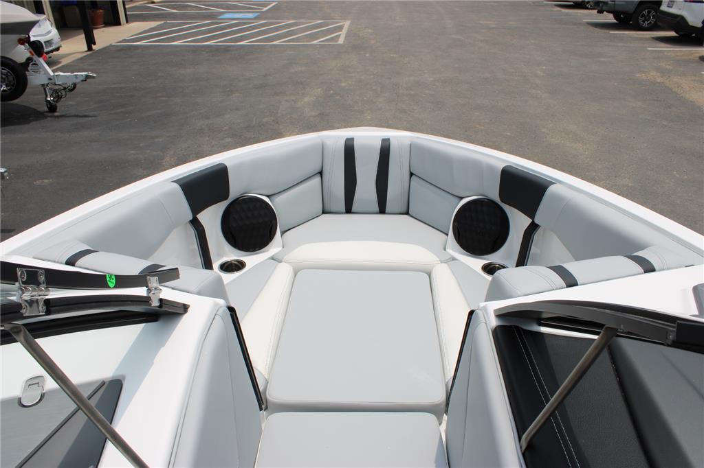 2023 Malibu 22 LSV