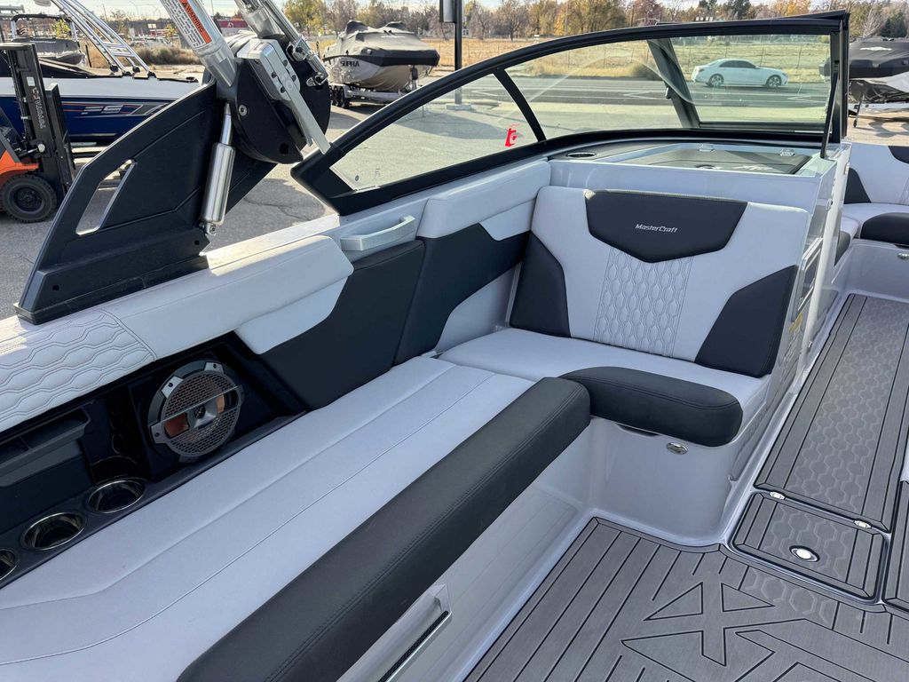 2022 MasterCraft XT23