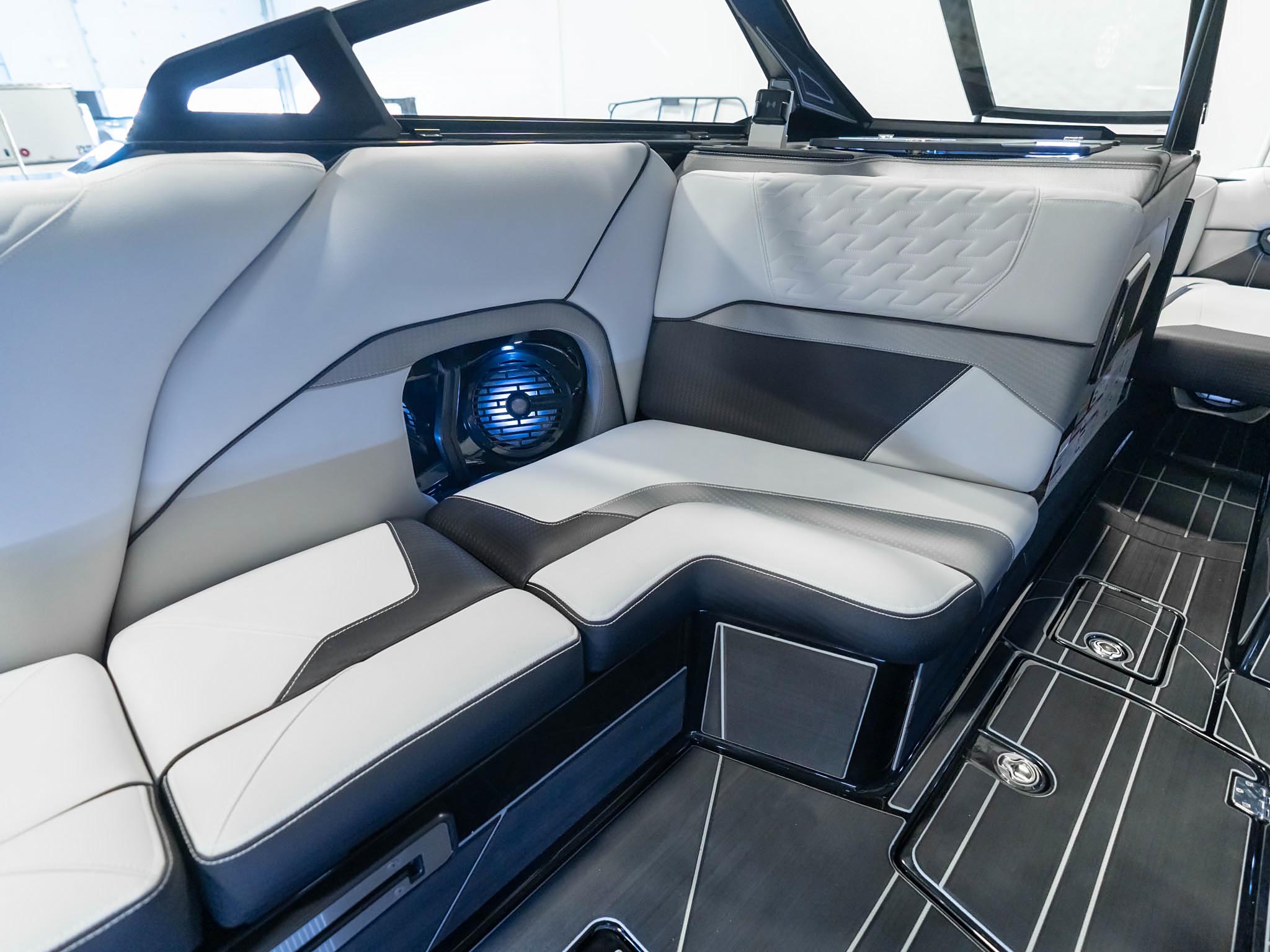 2025 Centurion Ri245 – Black / White Icon