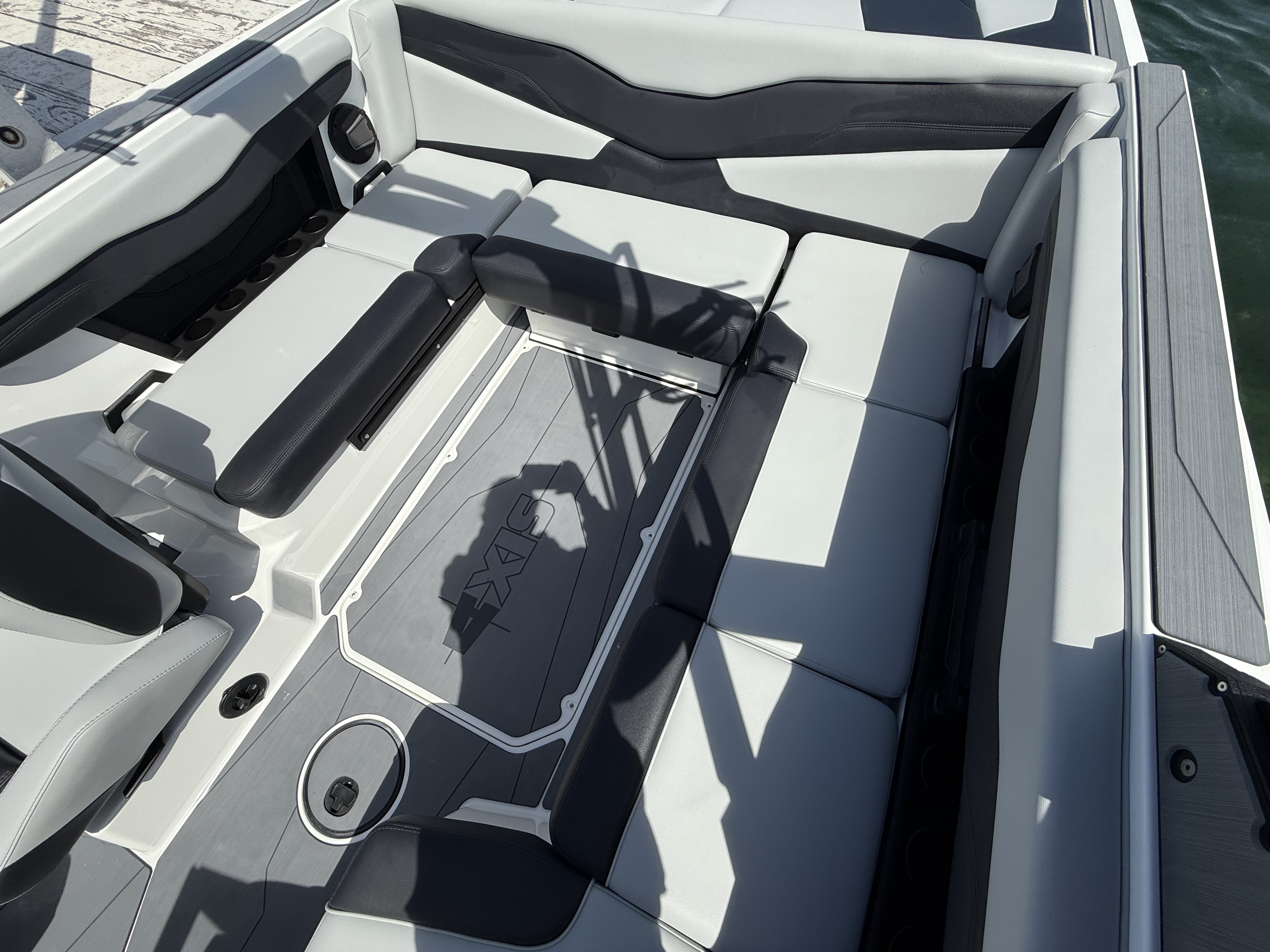 2025 Axis T220