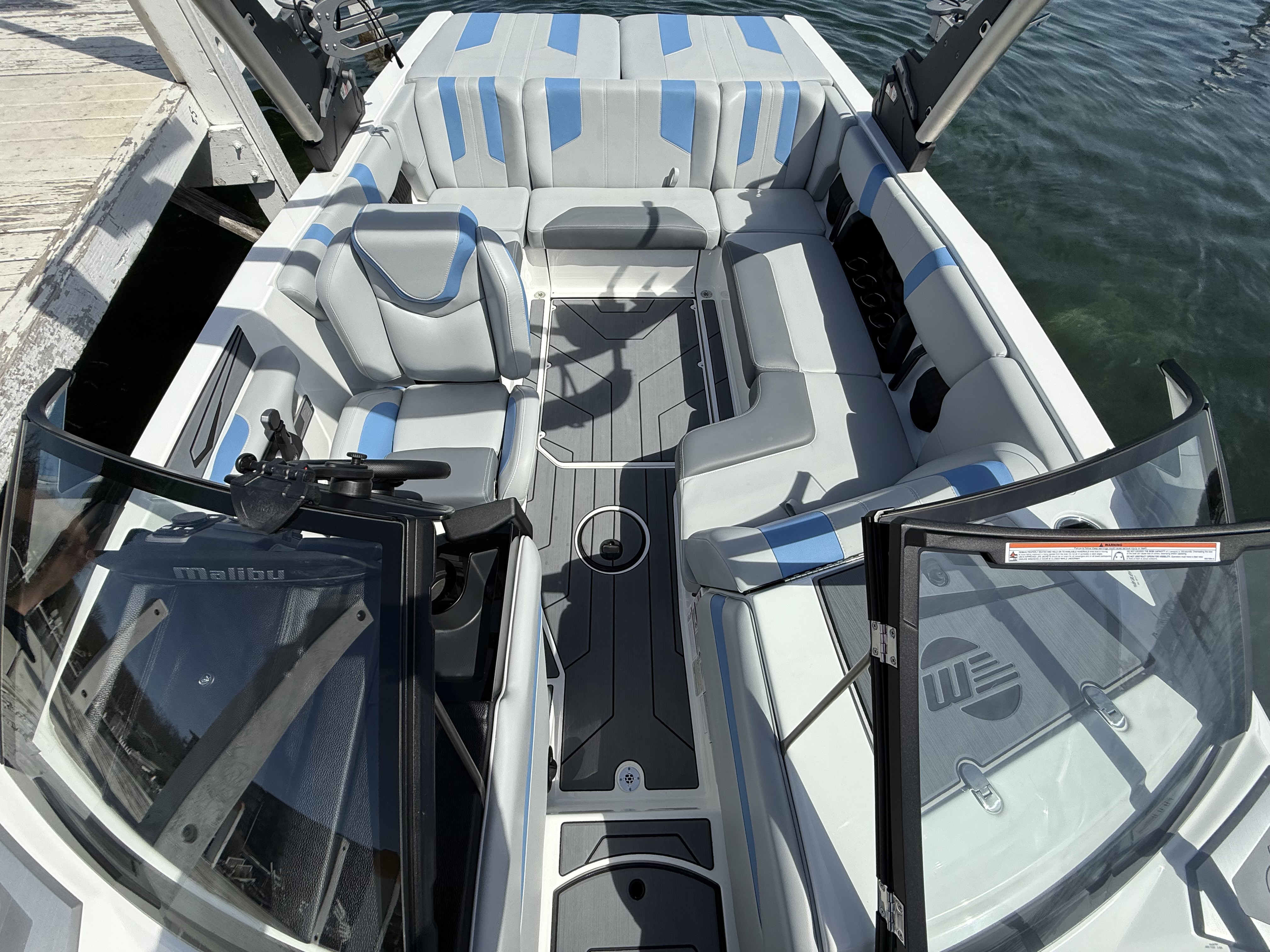 2025 Malibu 21 LX