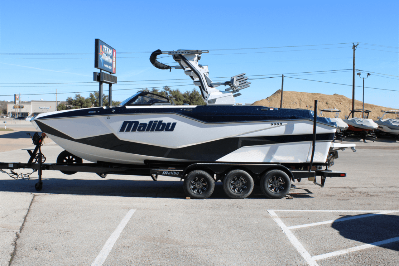 2025 Malibu M242