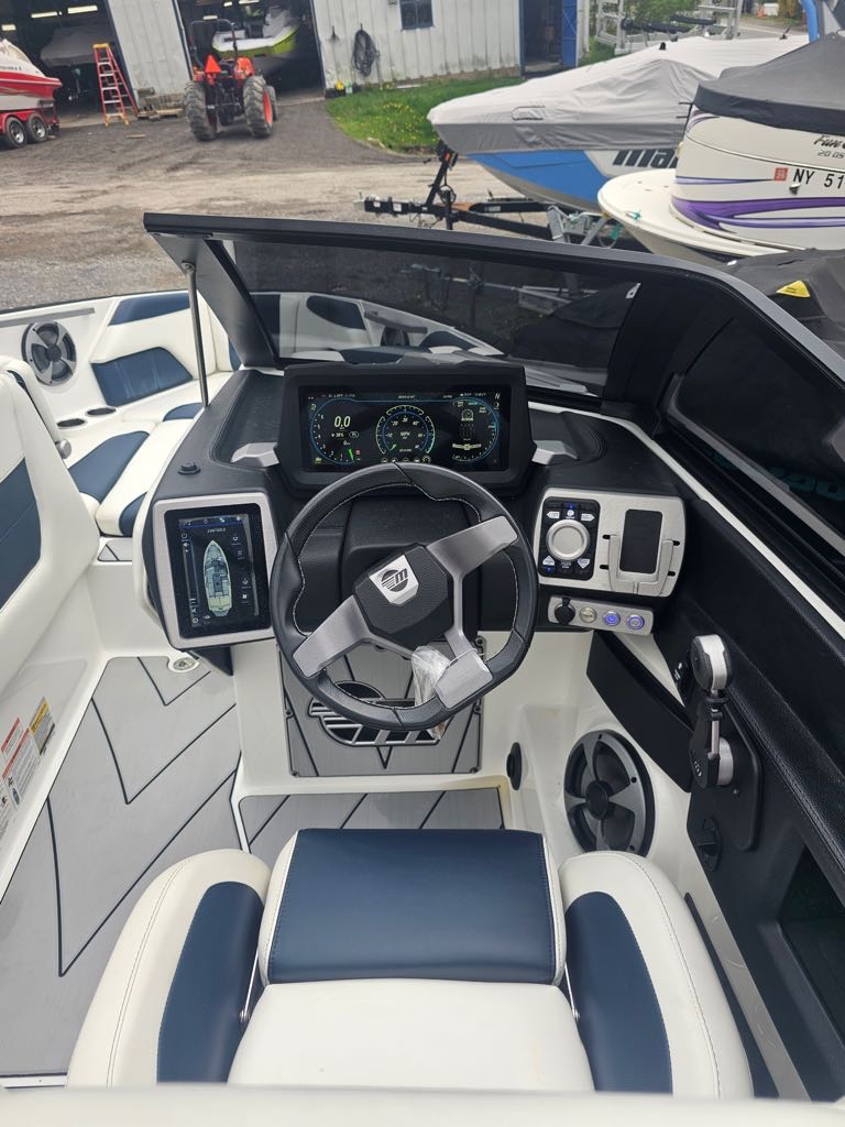 2021 Malibu Boats Wakesetter 25 LSV