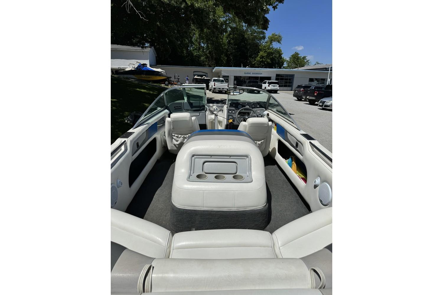 1992 MasterCraft MariStar 210