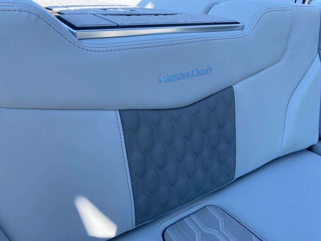 2023 MasterCraft XT23