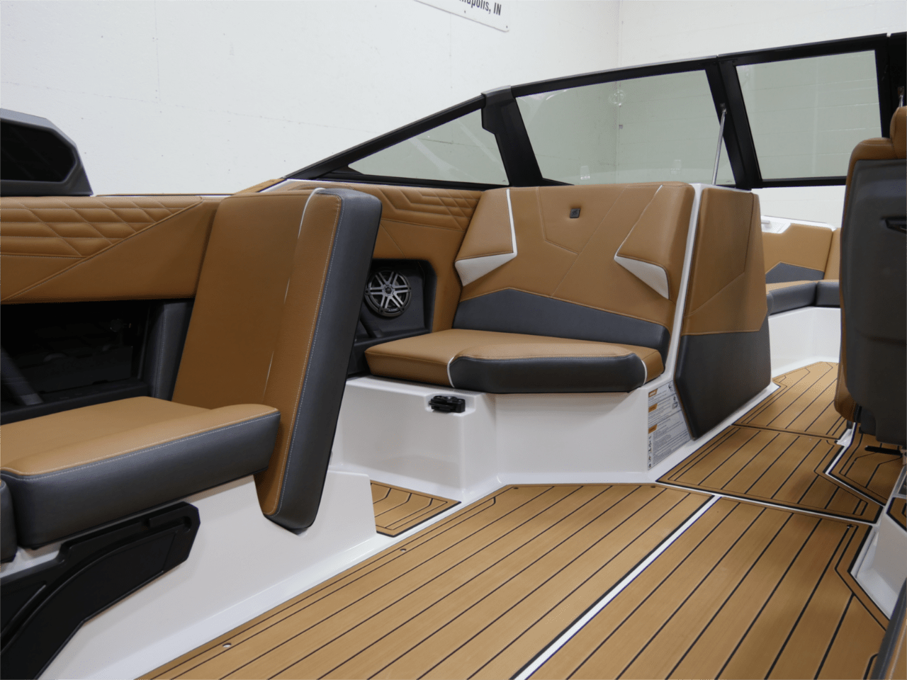 2025 Nautique S23 – Anthracite Metallic/Jet Black