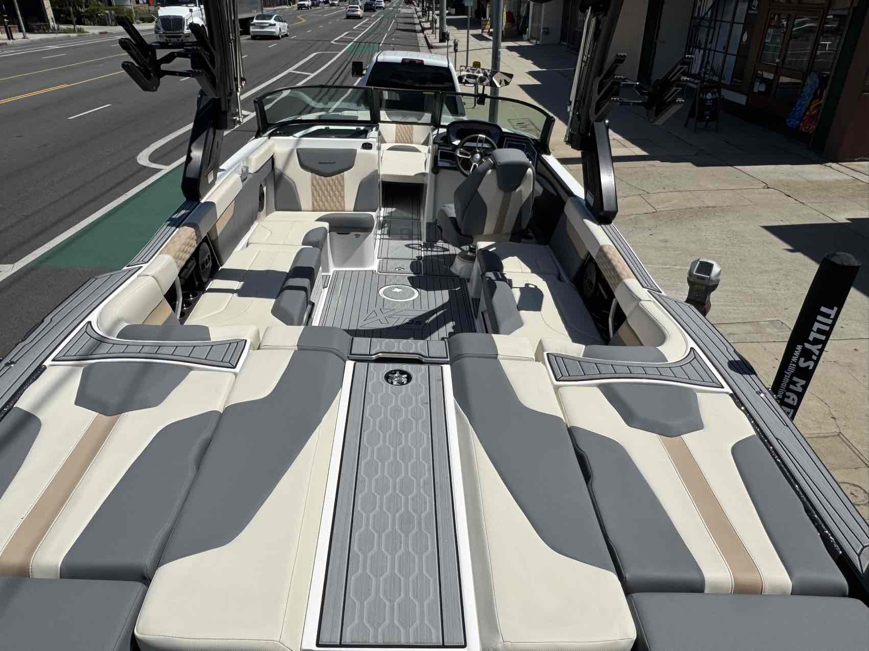 2024 MasterCraft XT25