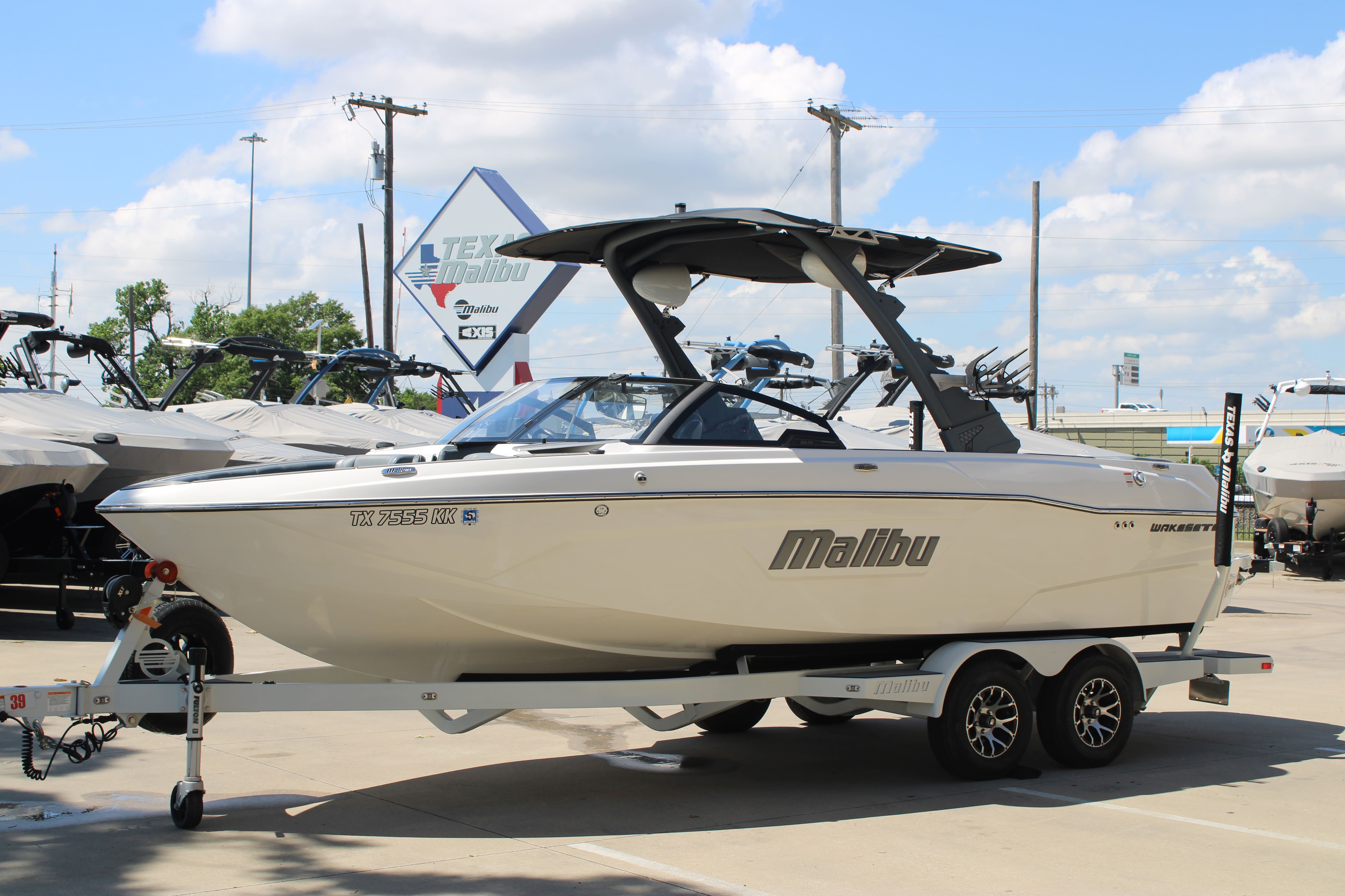 2022 Malibu 23 LSV