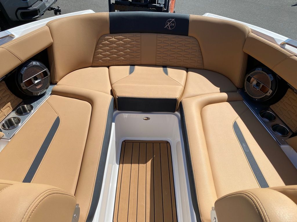 2021 MasterCraft X24
