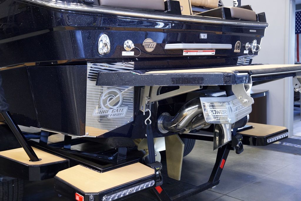 2025 Malibu Boats M242