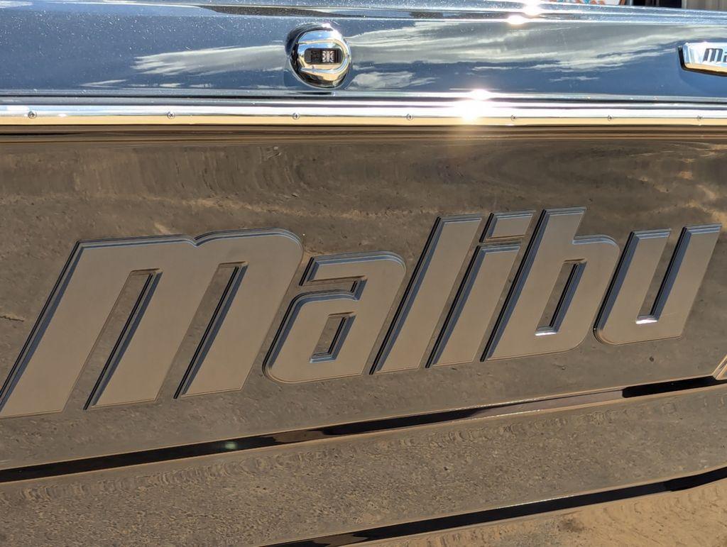 2025 Malibu 21 LX