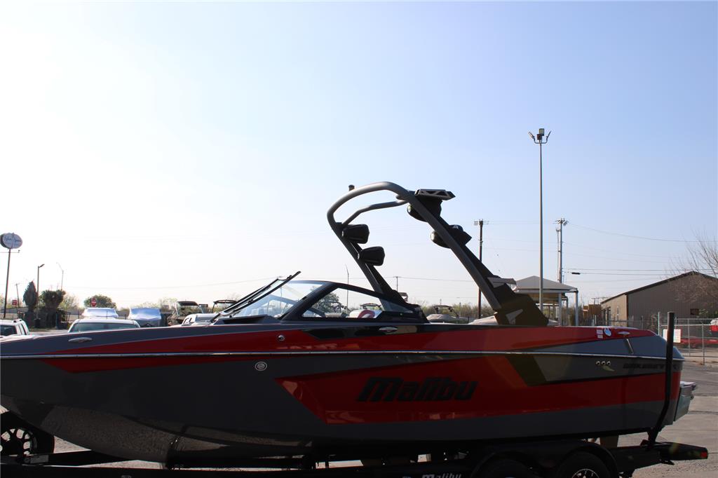 2023 Malibu 23 MXZ