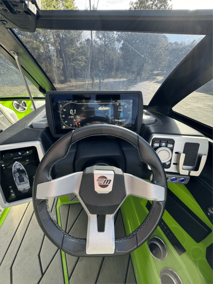 2020 Malibu 23LSV Icon