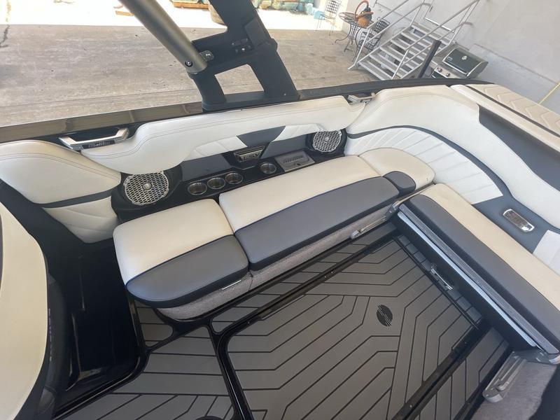 2016 MALIBU 25LSV