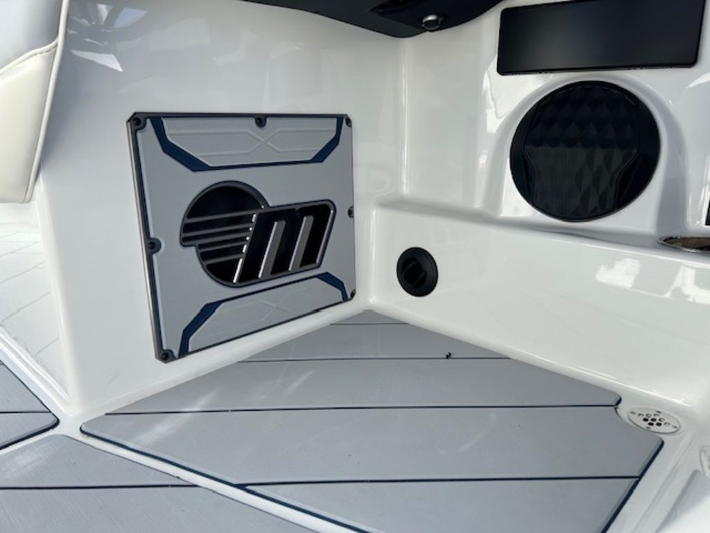 2025 Malibu Boats 26 LSV