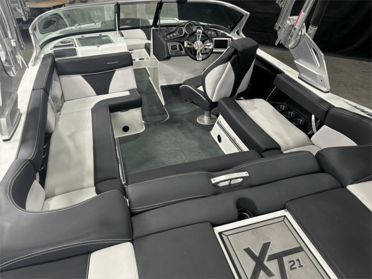 2017 MASTERCRAFT XT21