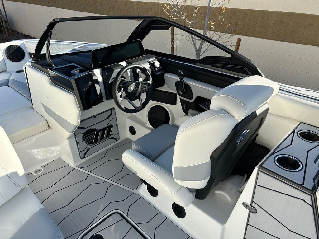 2025 Malibu Boats 24 MXZ