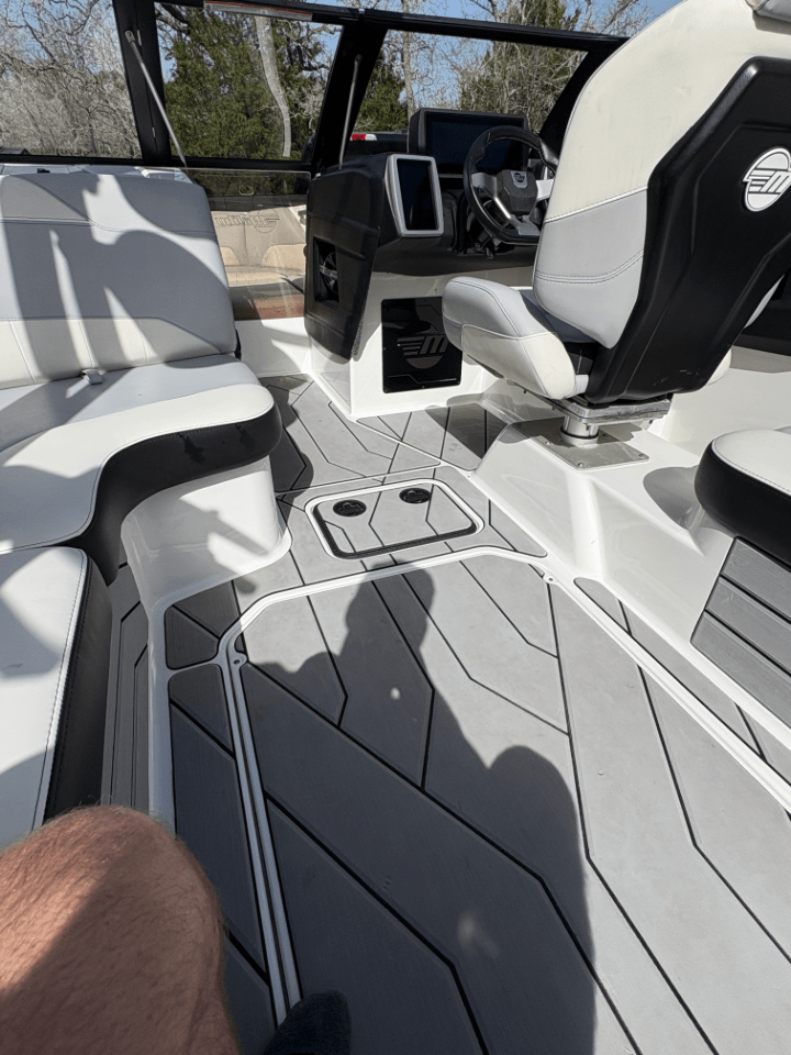 2020 Malibu 23 LSV