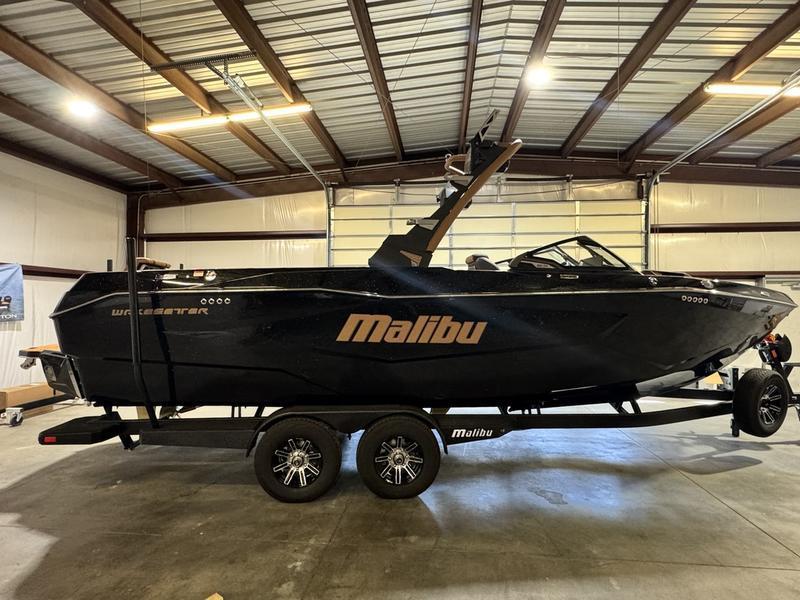 2025 Malibu 25 LSV
