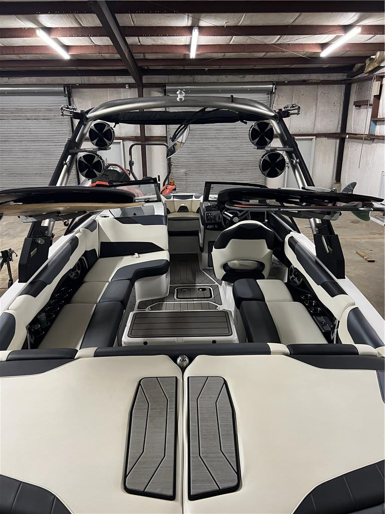 2018 Malibu 23LSV Icon